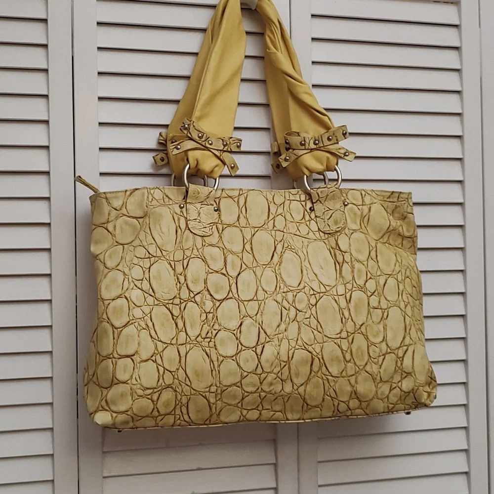 Ripani Yellow Ripple Embossed Leather Handbag - Picture 5 of 9